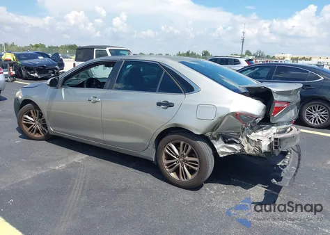 2016 Toyota Camry Se z USA, uszkodzony, nr VIN 4T1BF1FK8GU248453